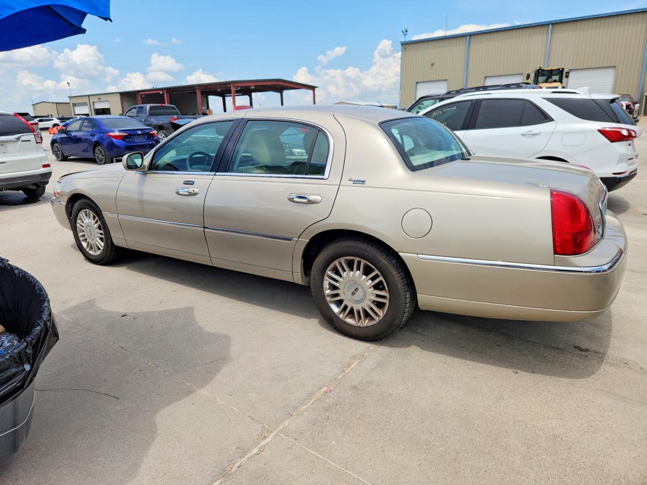 Lincoln Towncar Signature Limited