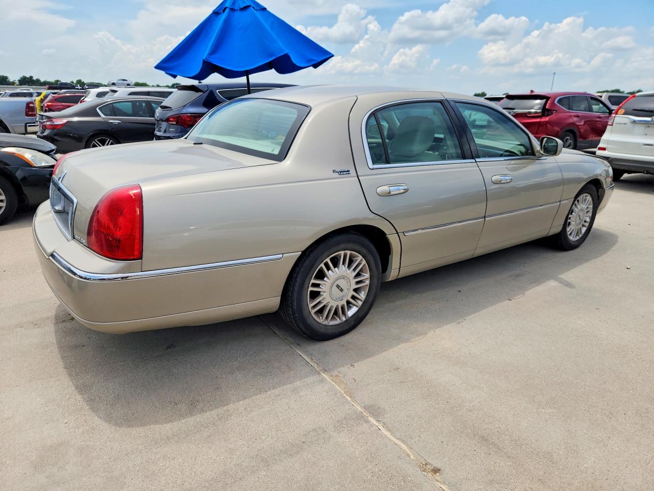 Lincoln Towncar Signature Limited