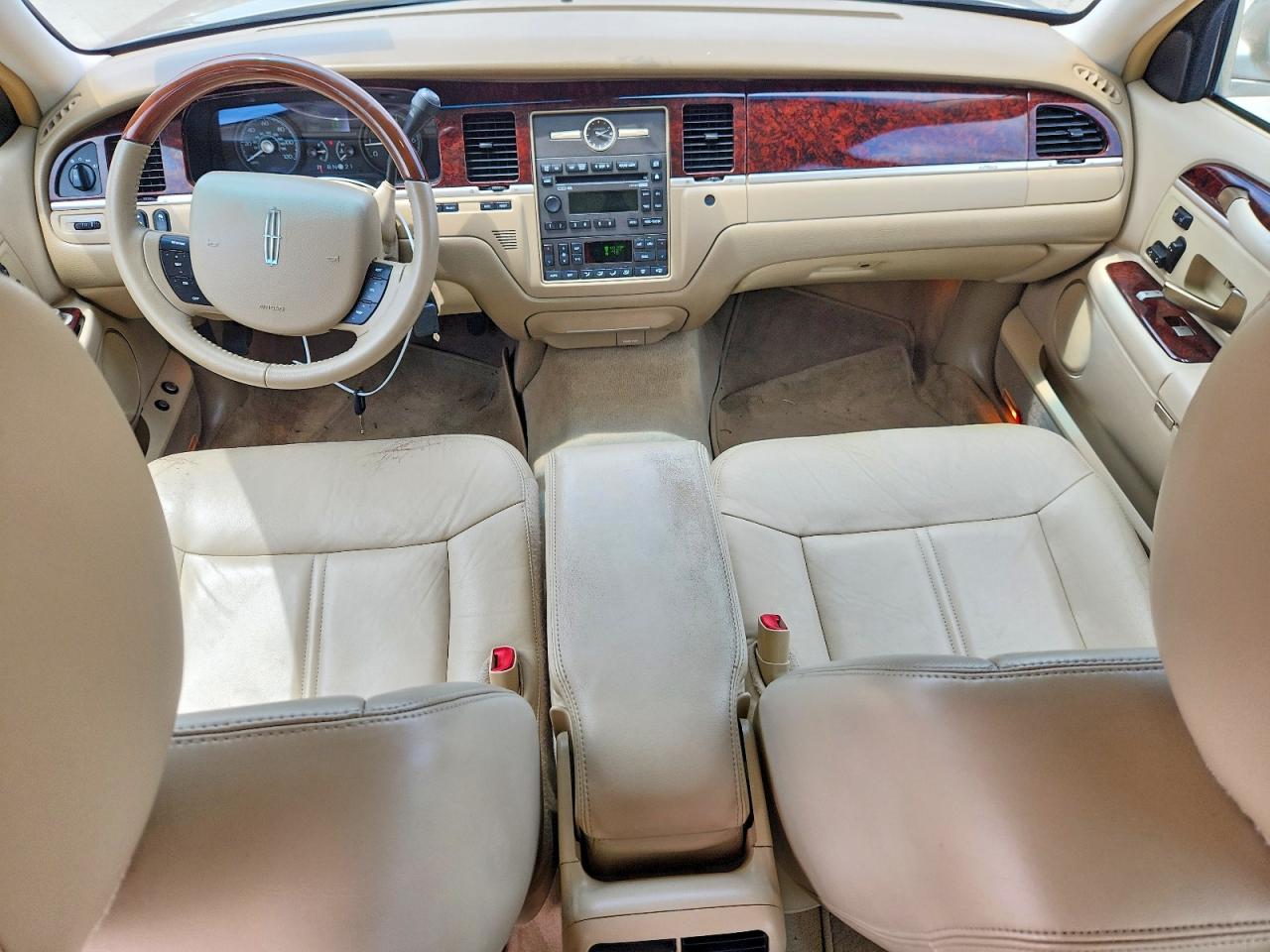 Lincoln Towncar Signature Limited