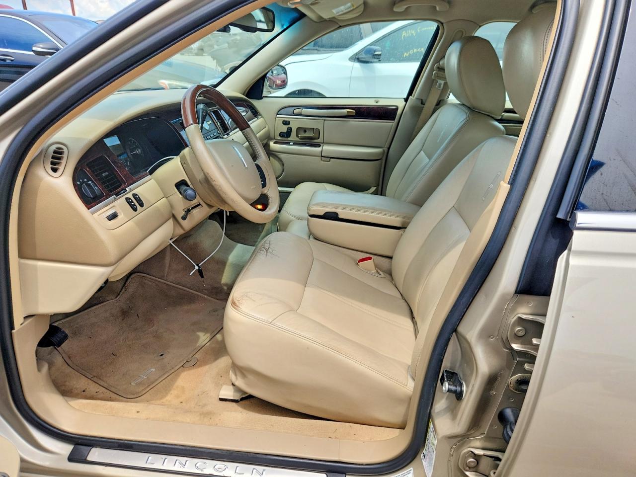Lincoln Towncar Signature Limited