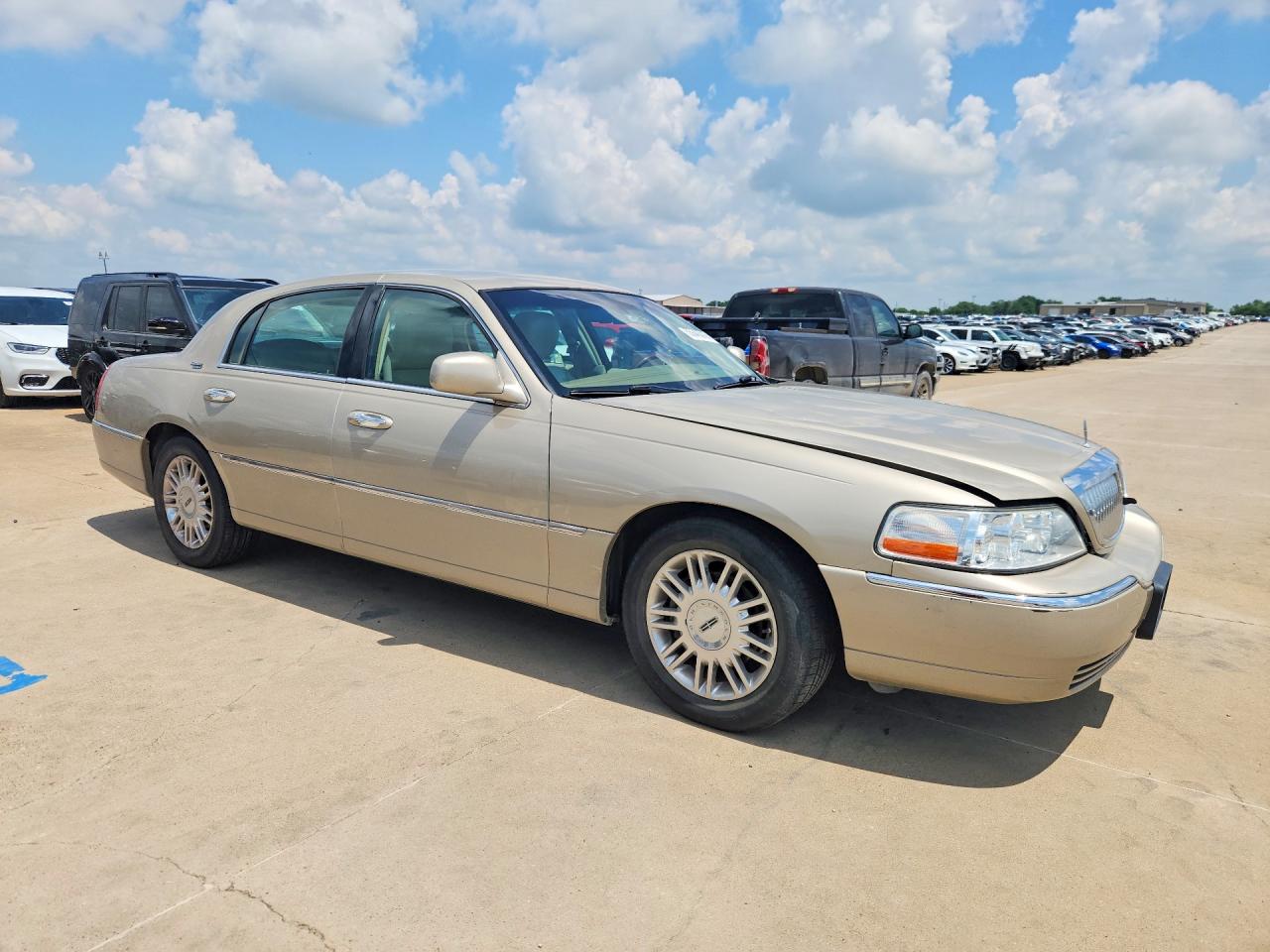 Lincoln Towncar Signature Limited
