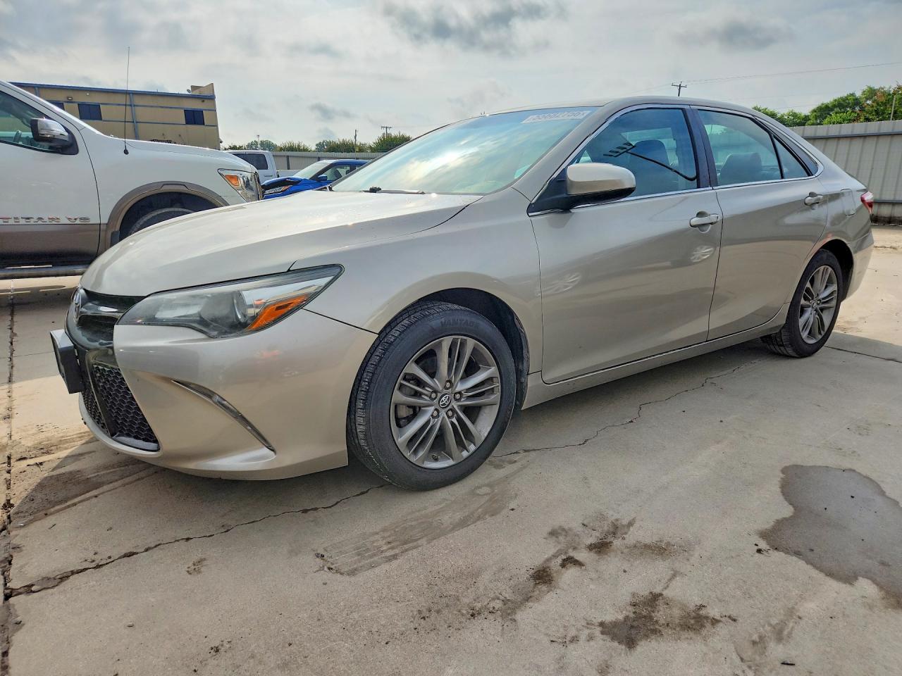 Salvage Toyota Camry Image