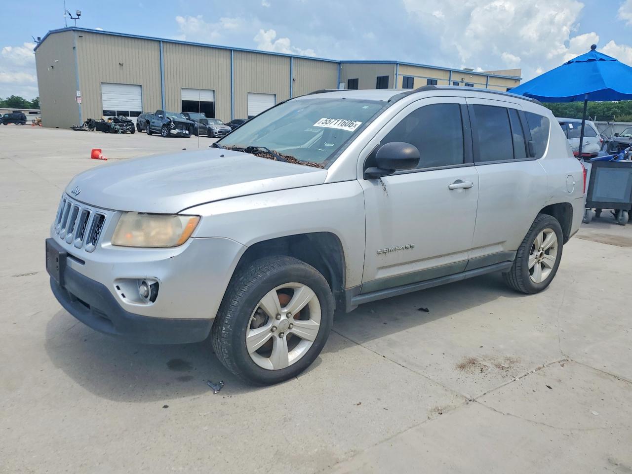 Salvage Jeep Compass Image