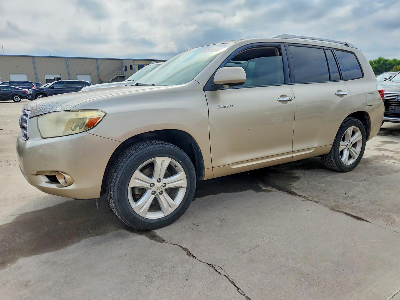 Salvage Toyota Highlander Image
