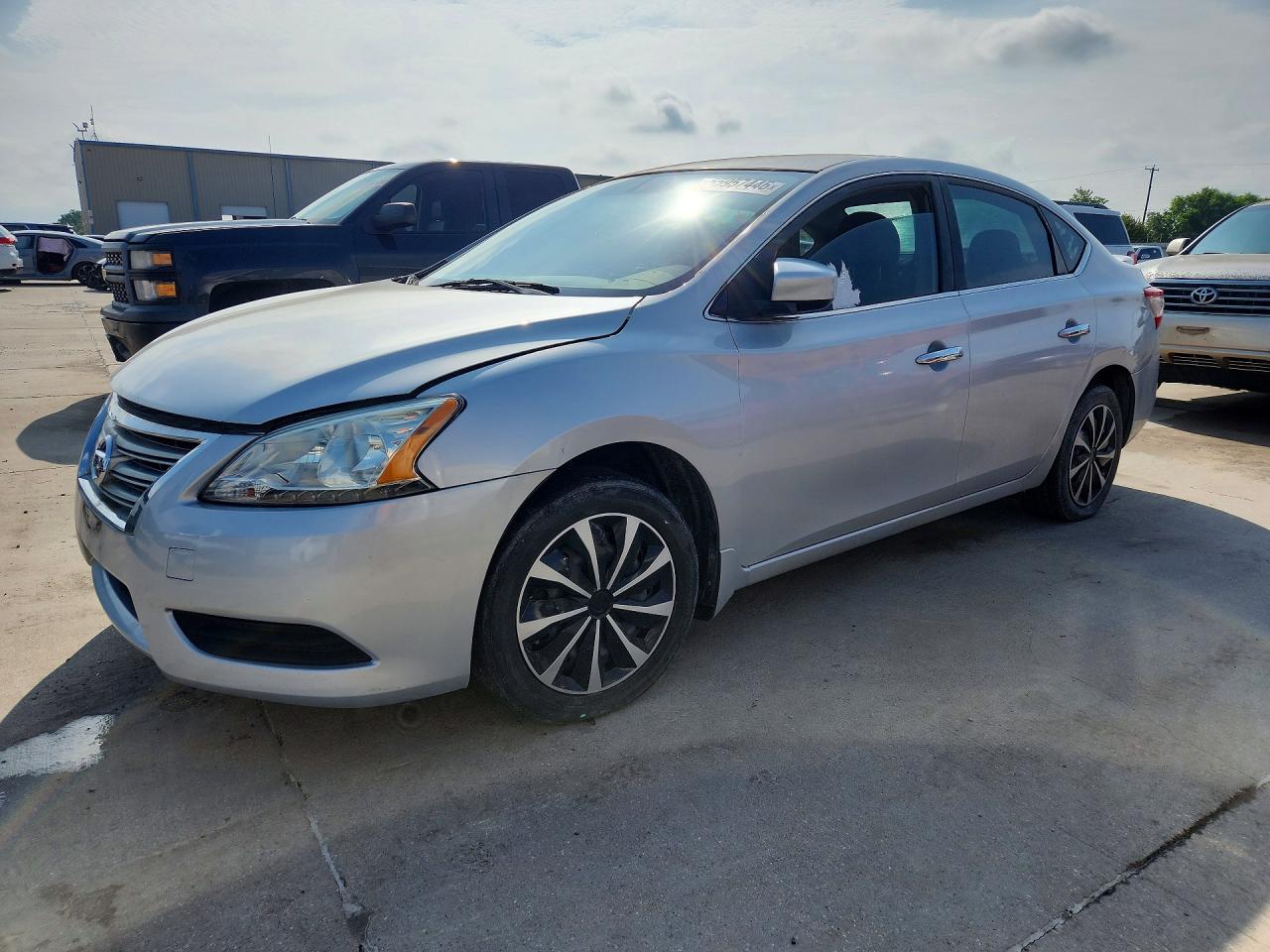 Salvage Nissan Sentra Image