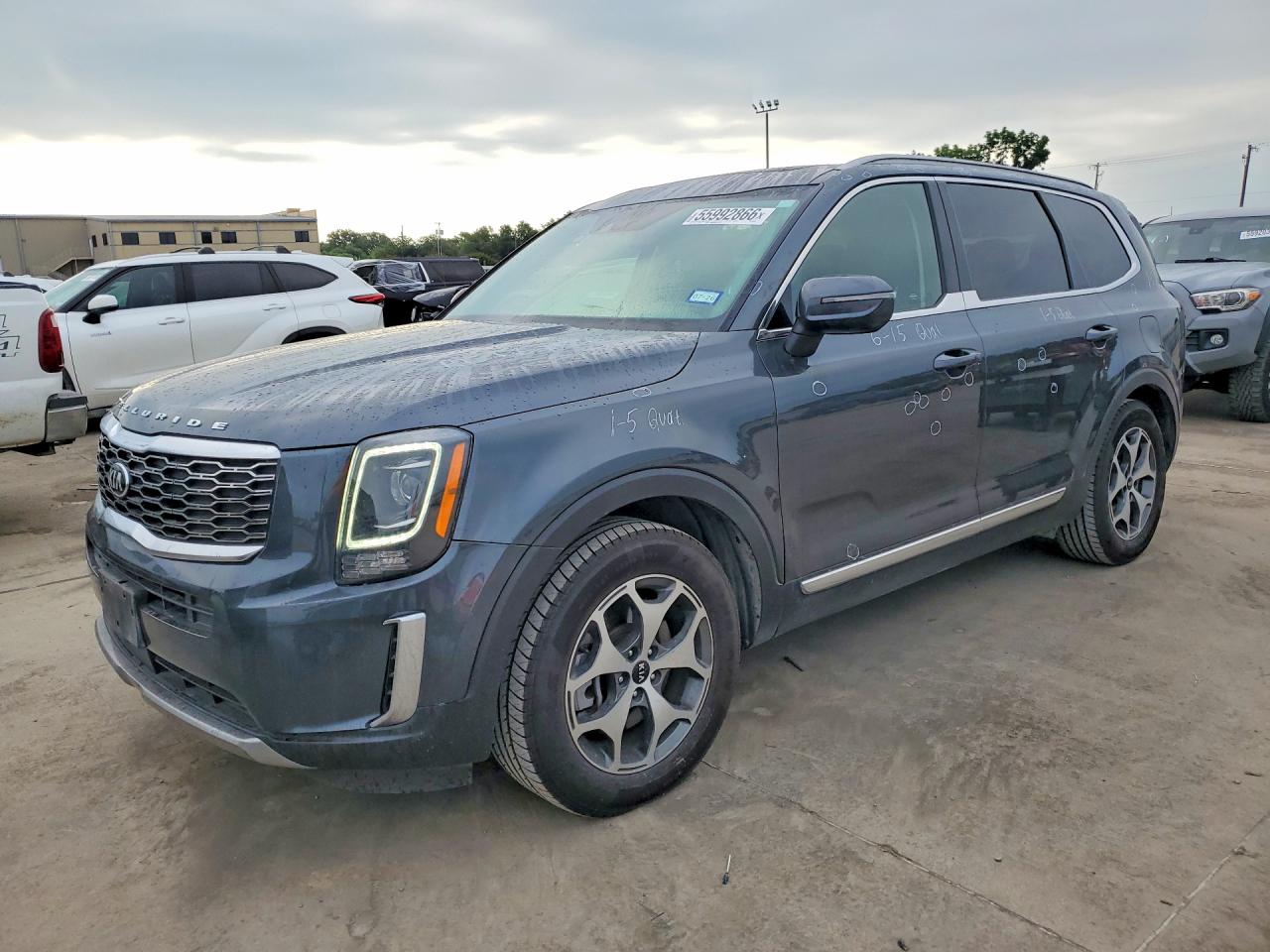 Salvage Kia Telluride Image