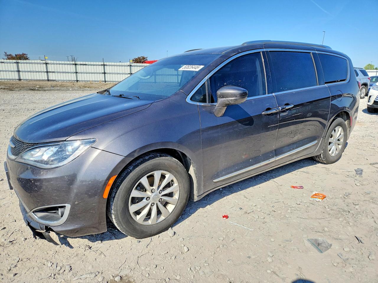 Salvage Chrysler Pacifica Image