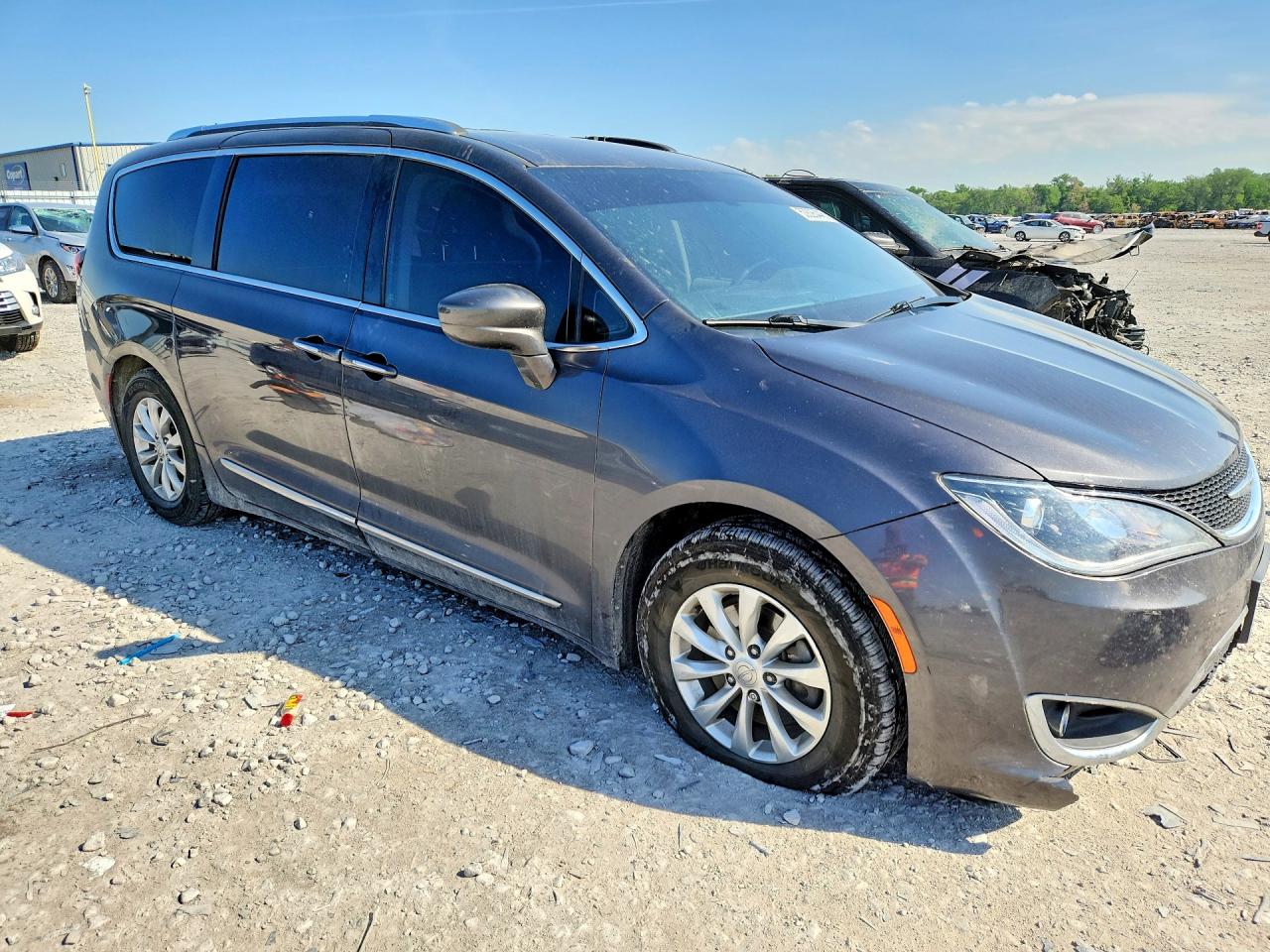 Chrysler Pacifica Touring L