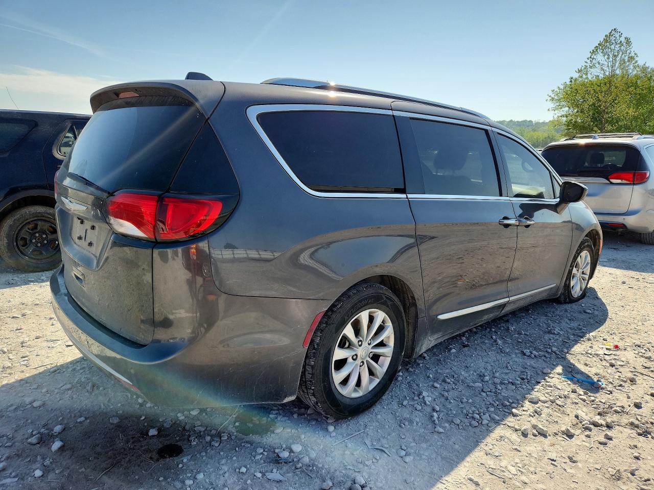 Chrysler Pacifica Touring L