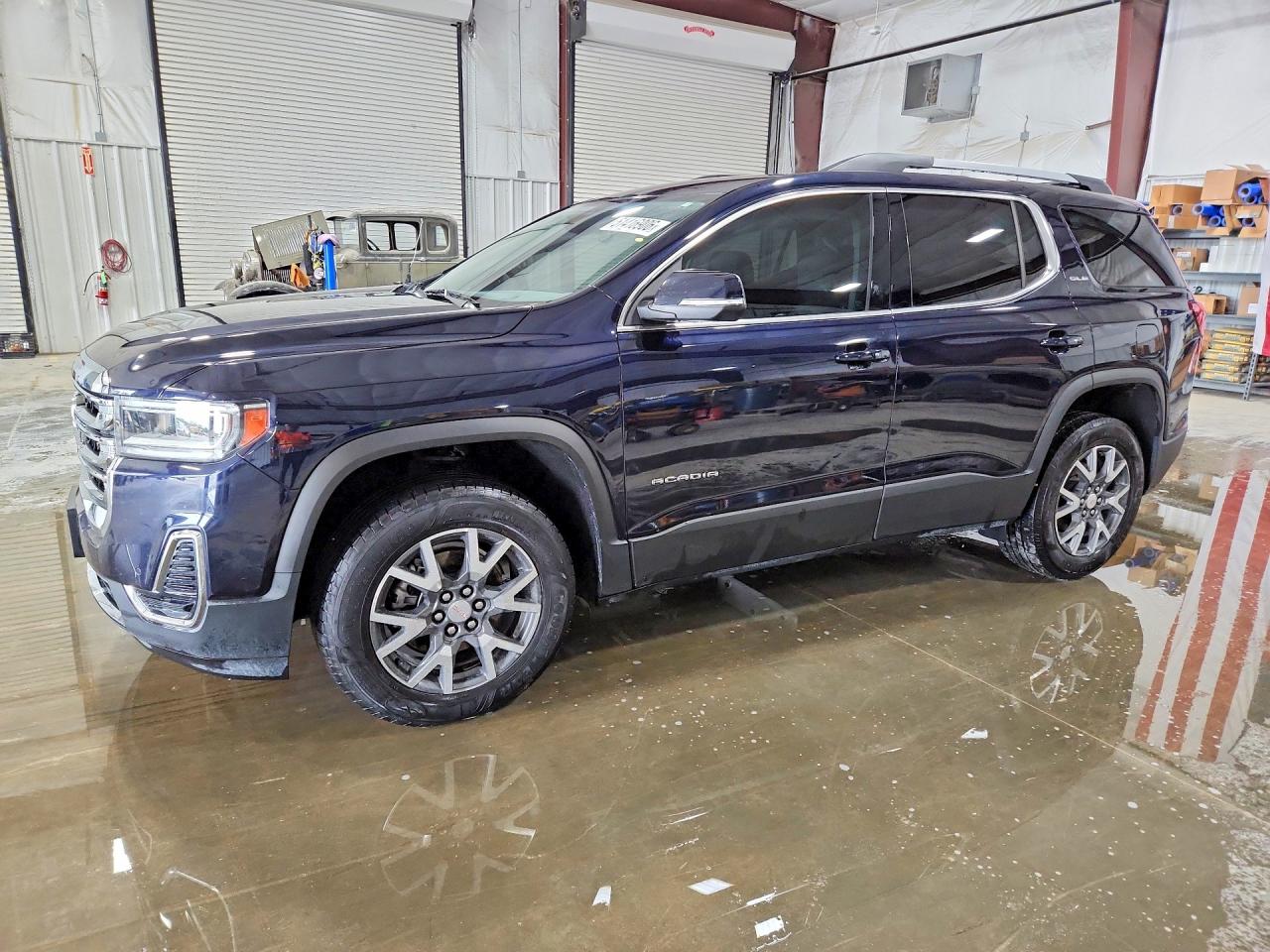 Salvage GMC Acadia Image