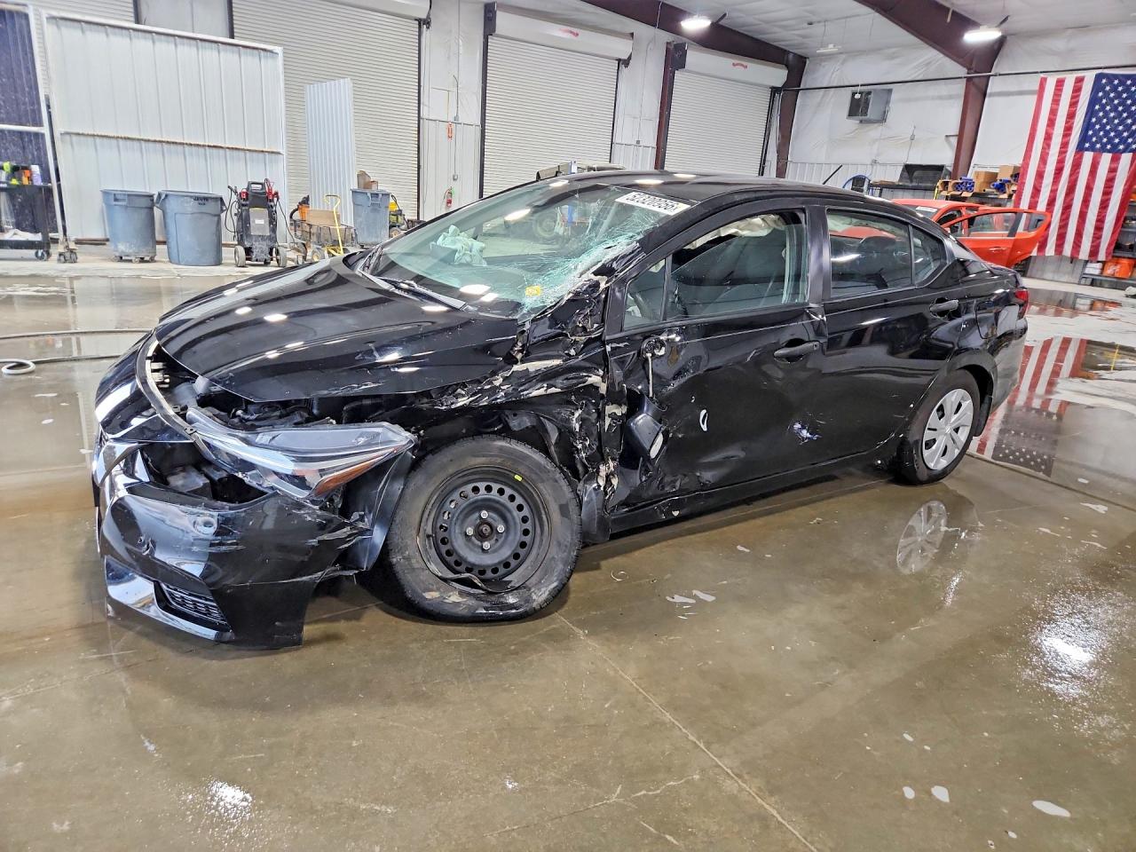 Salvage Nissan Versa Image