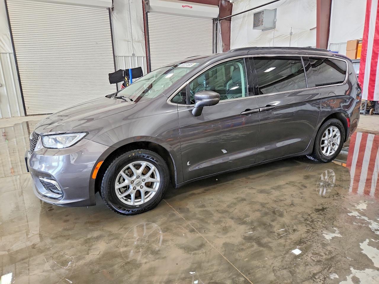 Salvage Chrysler Pacifica Image