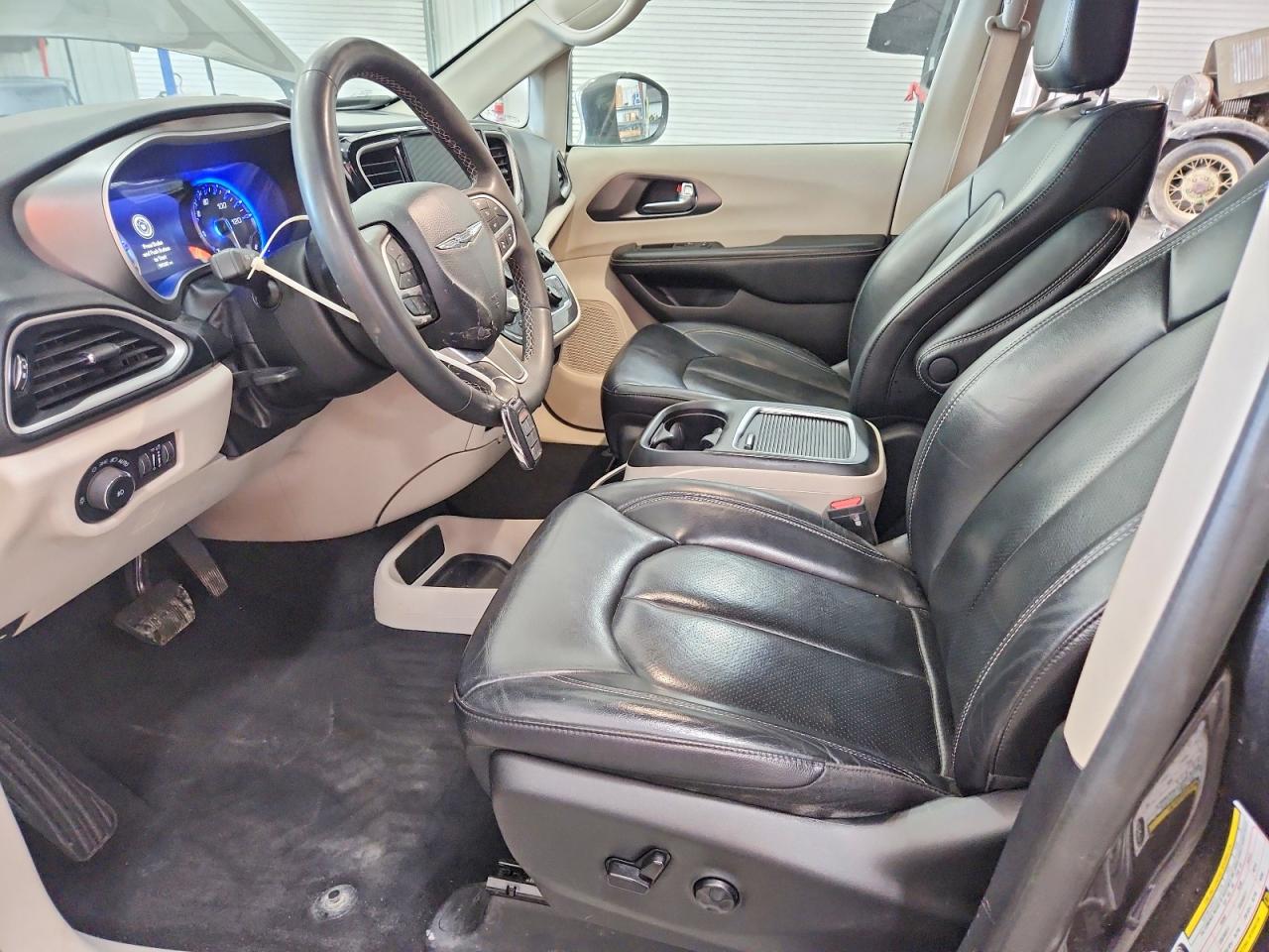 Chrysler Pacifica Touring L
