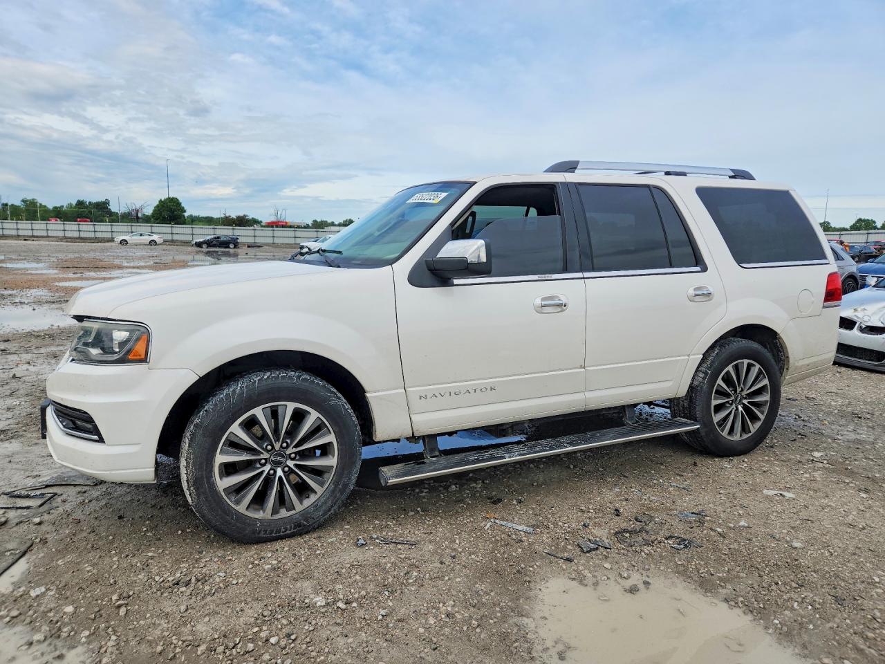 Salvage Lincoln Navigator Image