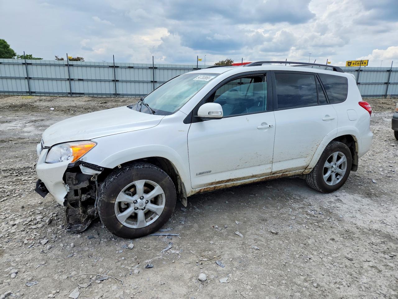 Salvage Toyota RAV4 Image