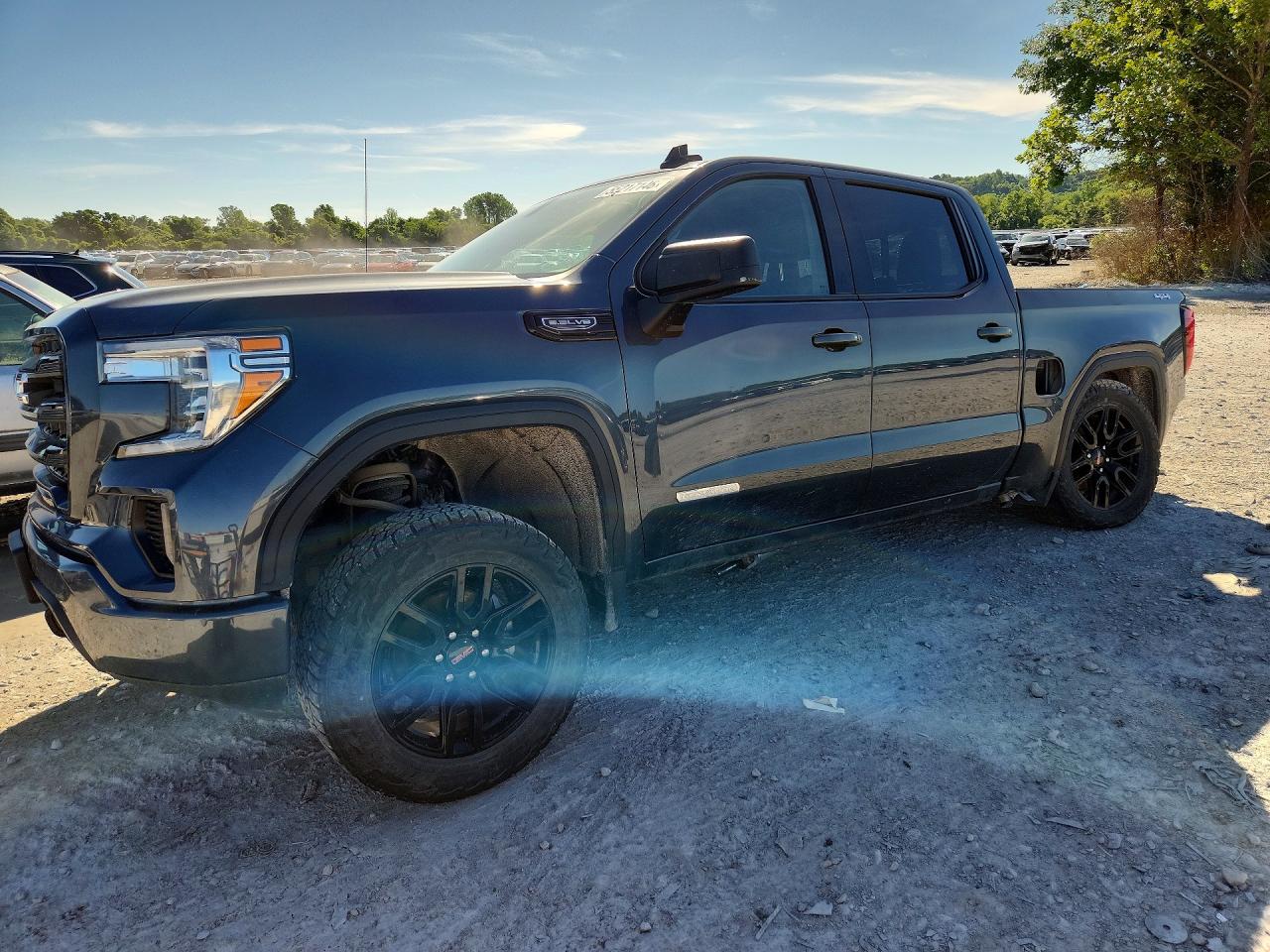 Salvage GMC Sierra Image