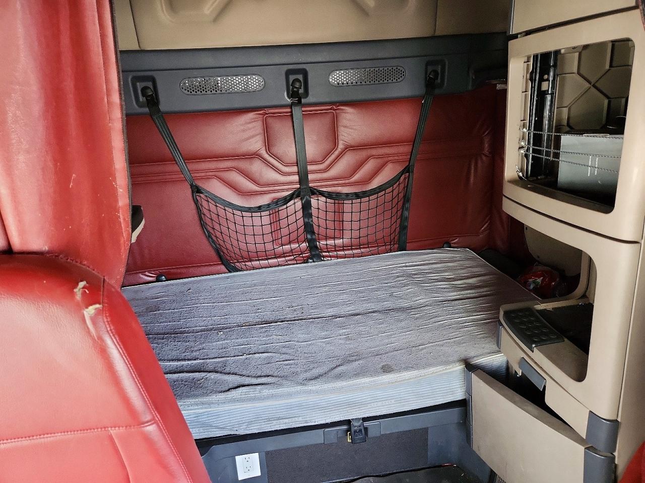 Freigliner Cascadia 125