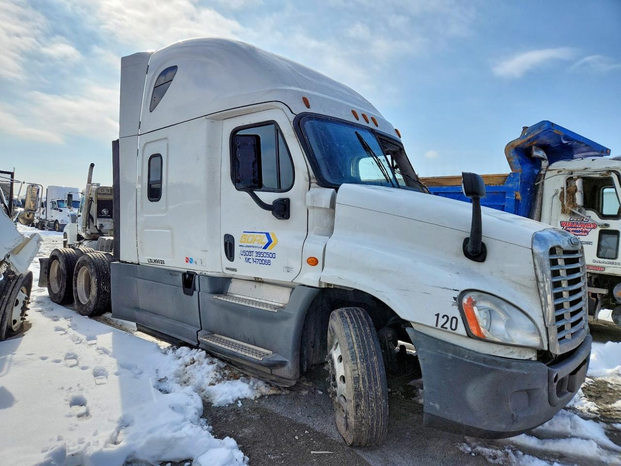 Salvage Freigliner Cascadia 125 Image