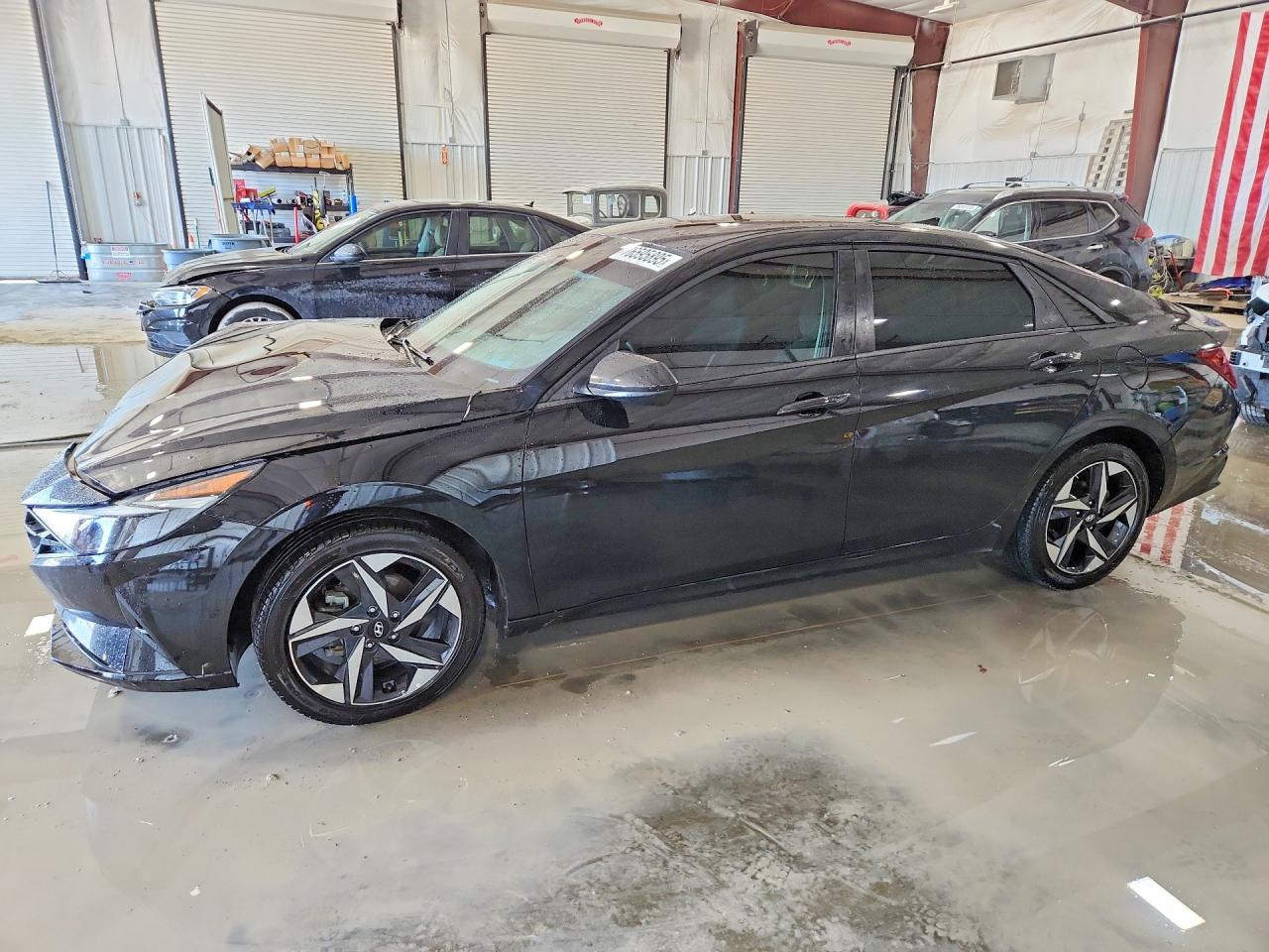 Salvage Hyundai ELANTRA Image
