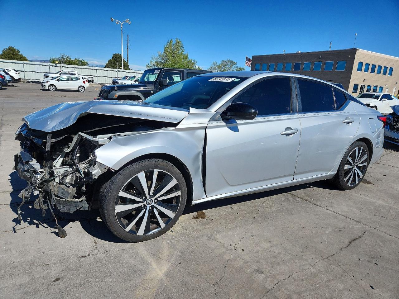 Salvage Nissan Altima Image