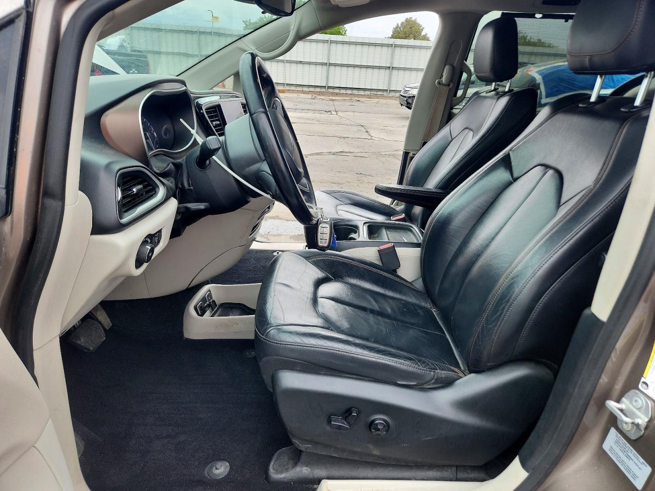 Chrysler Pacifica Touring L