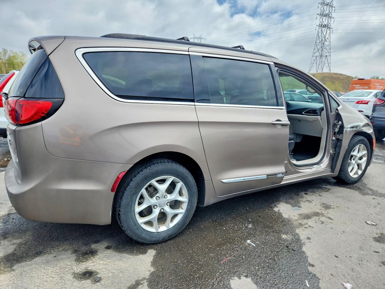 Chrysler Pacifica Touring L