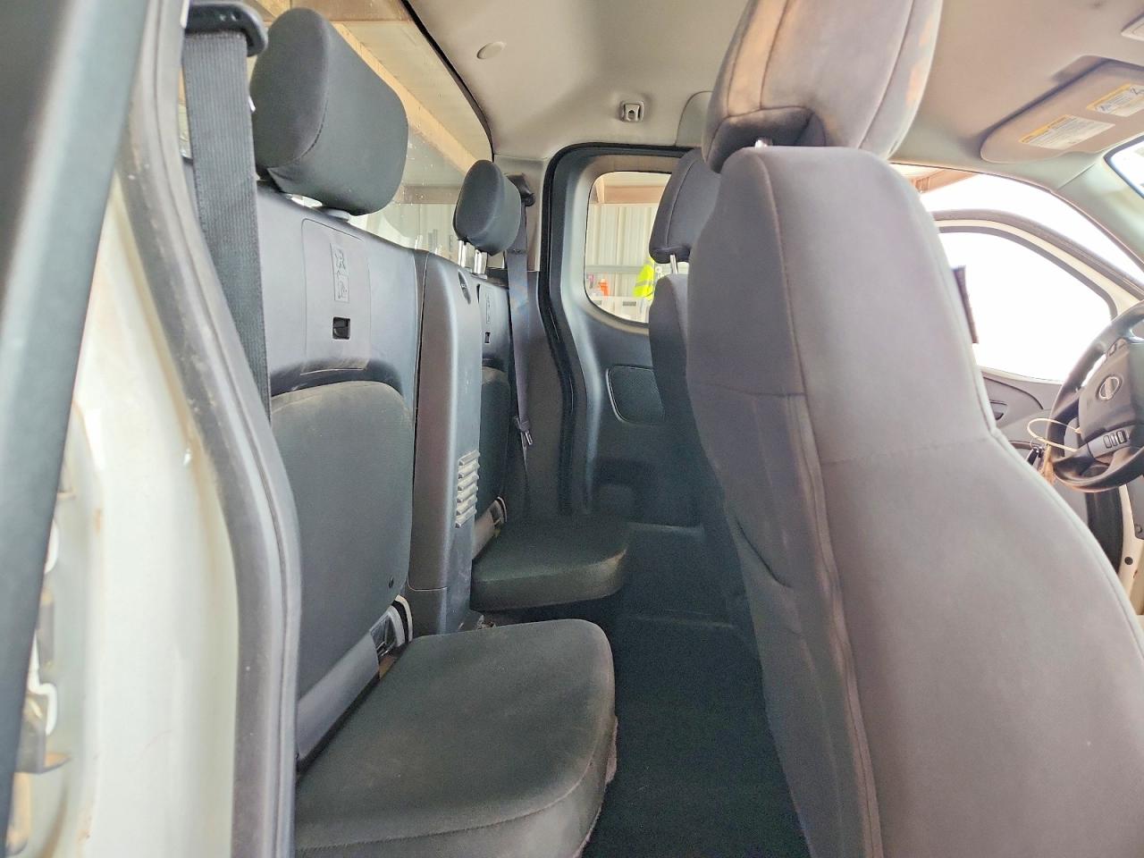 Nissan Frontier S