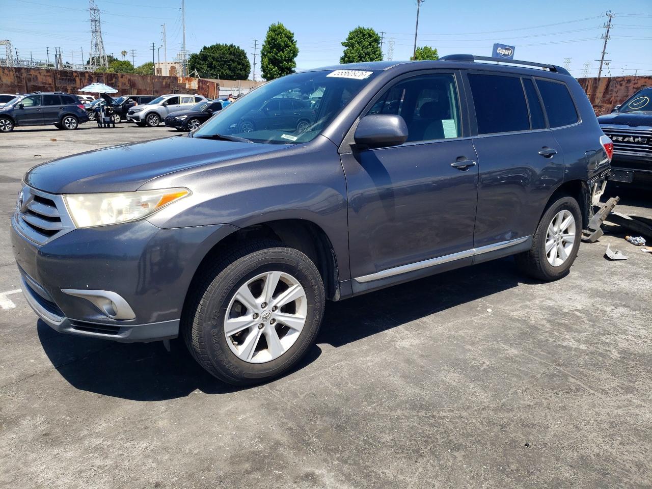 Salvage Toyota Highlander Image