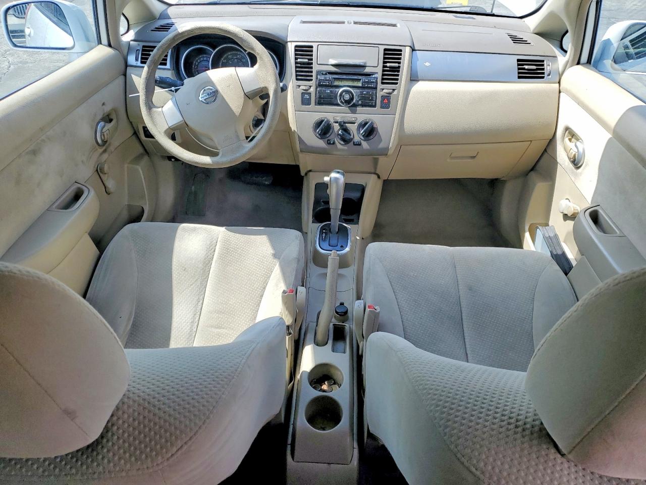 Nissan Versa 1.8 S
