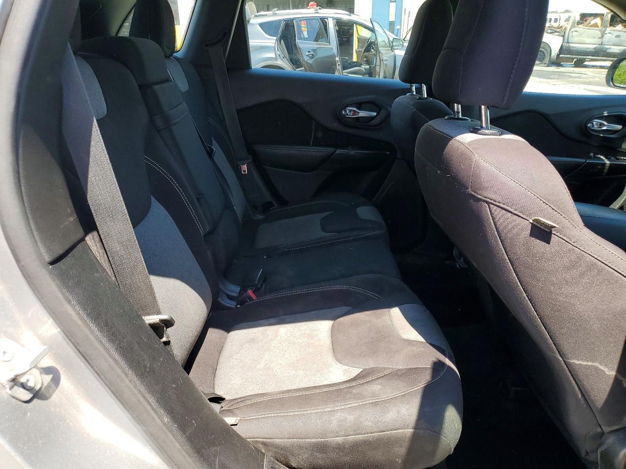 Jeep Cherokee Sport