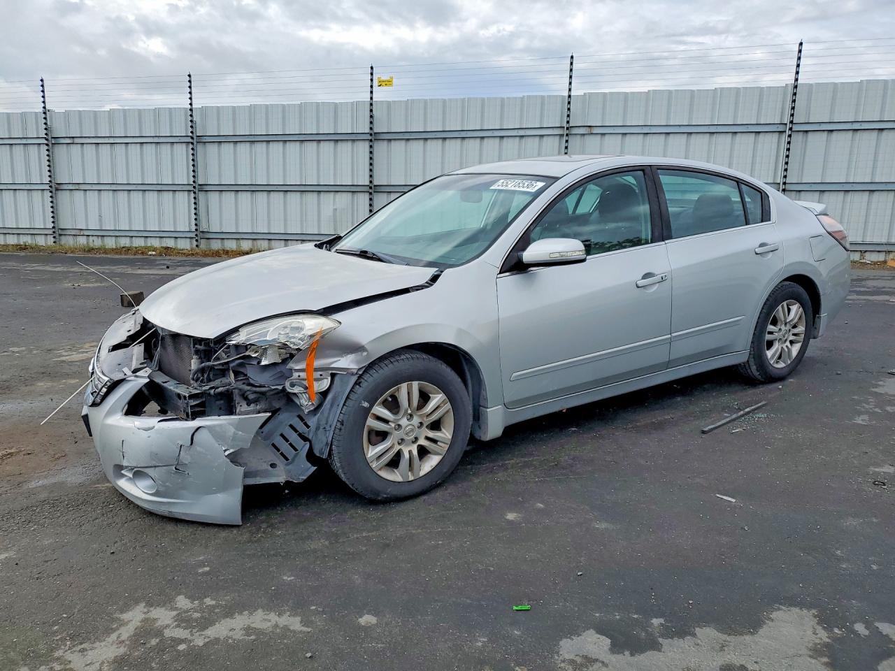 Salvage Nissan Altima Image