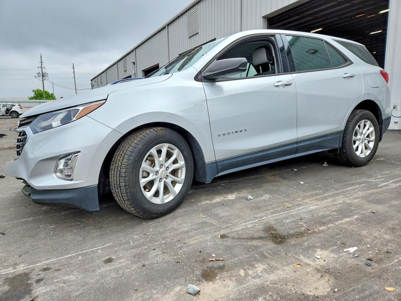 Salvage Chevrolet Equinox Image