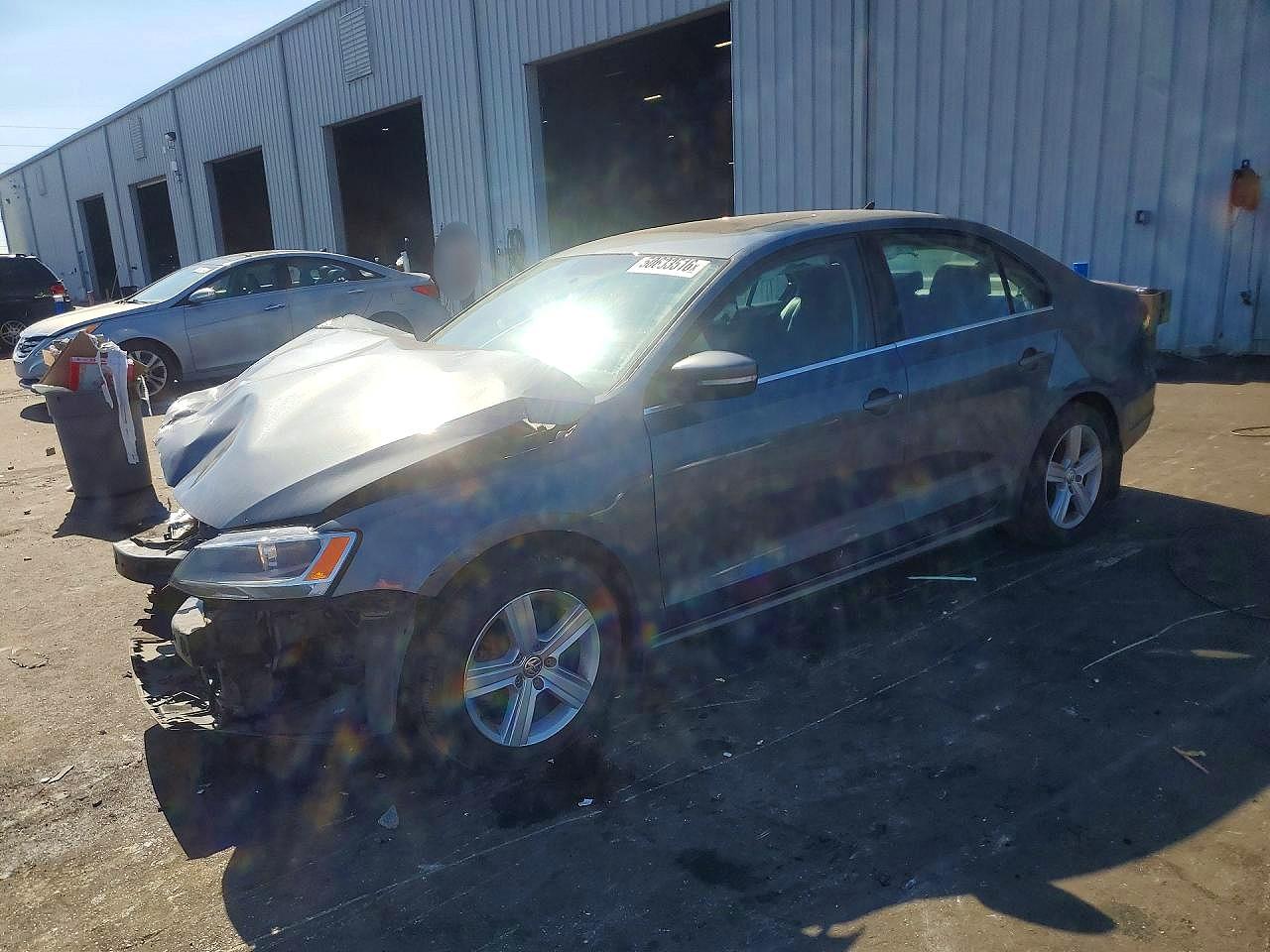 Salvage Volkswagen Jetta Image