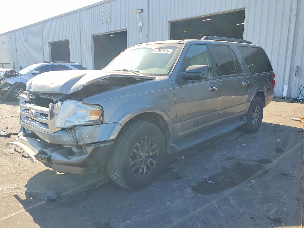 Salvage Ford Expedition Image
