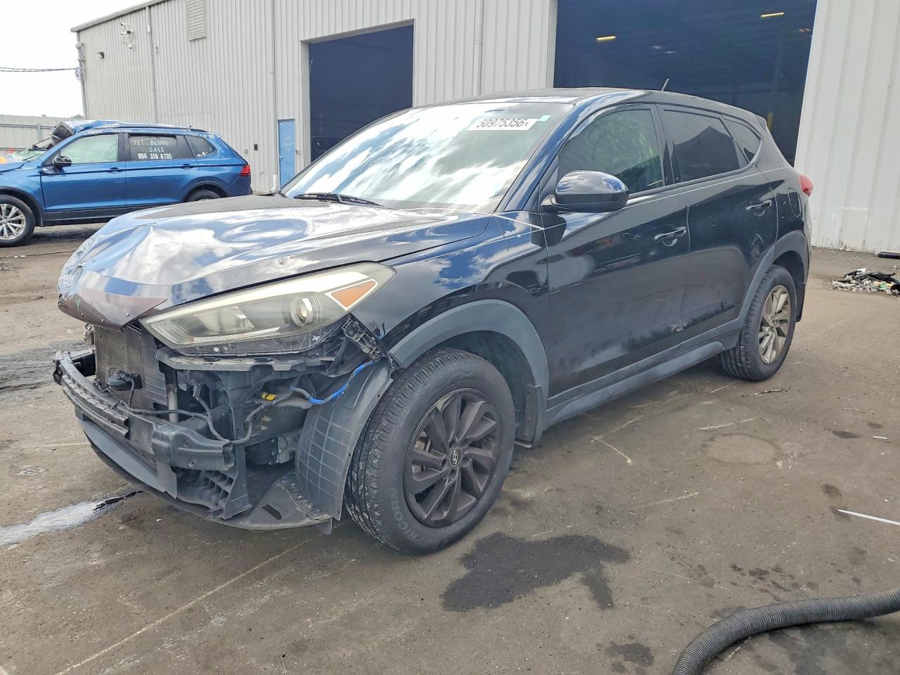 Salvage Hyundai TUCSON Image