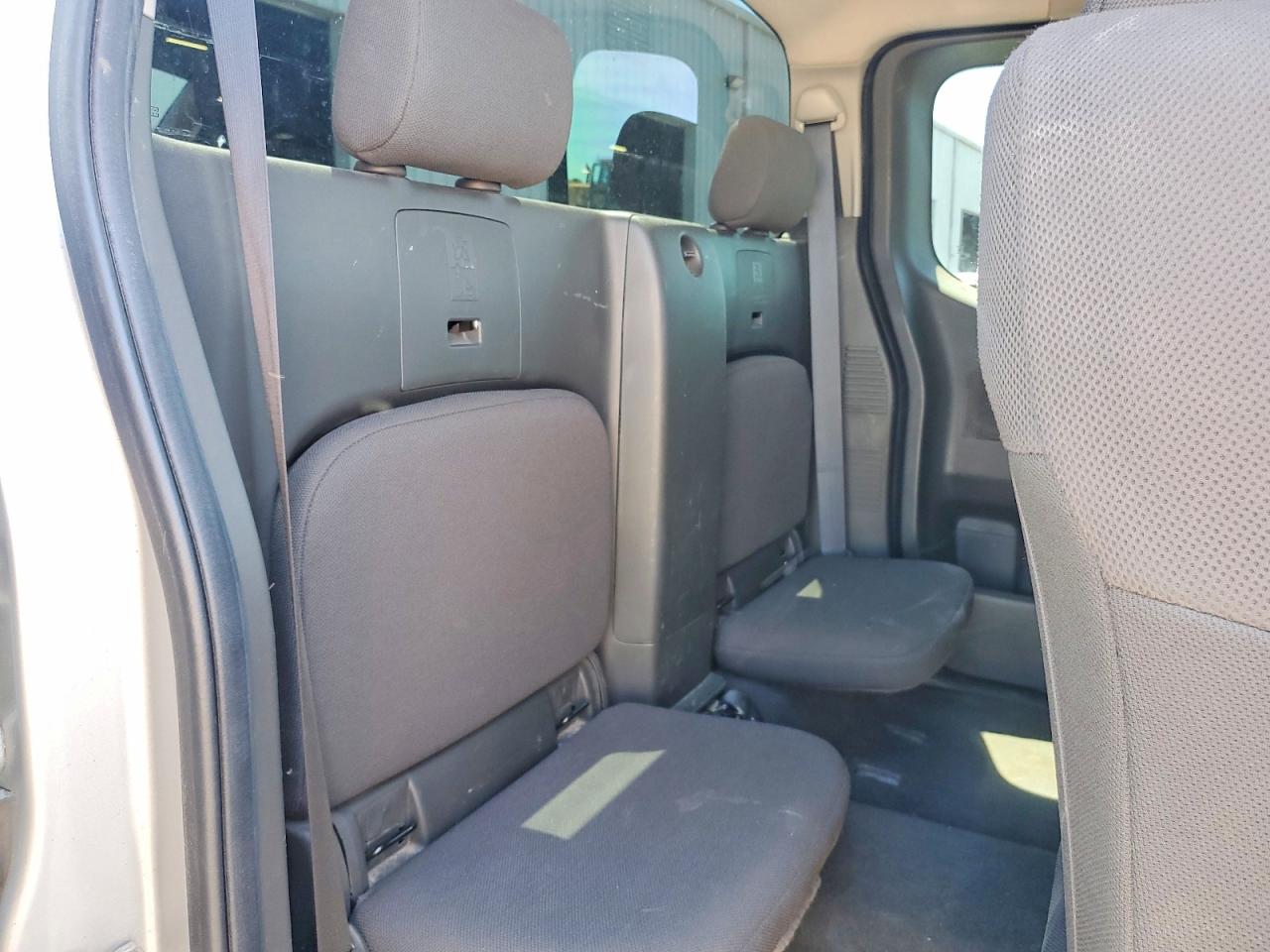 Nissan Frontier S