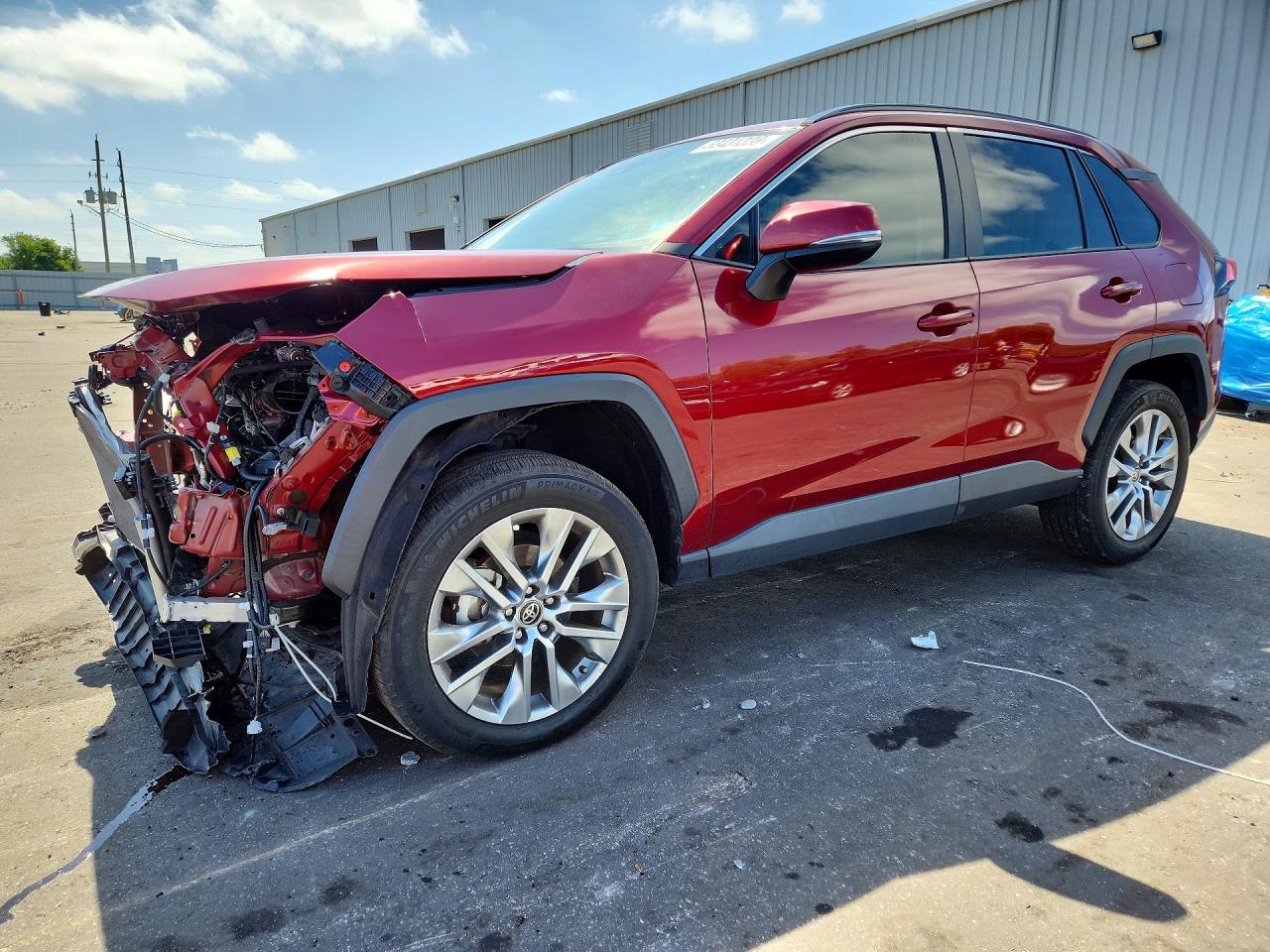 Salvage Toyota RAV4 Image