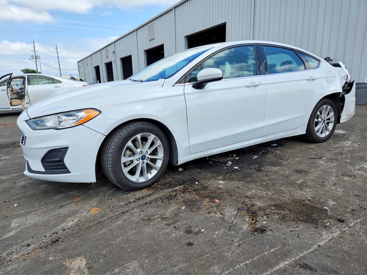 Salvage Ford Fusion Image