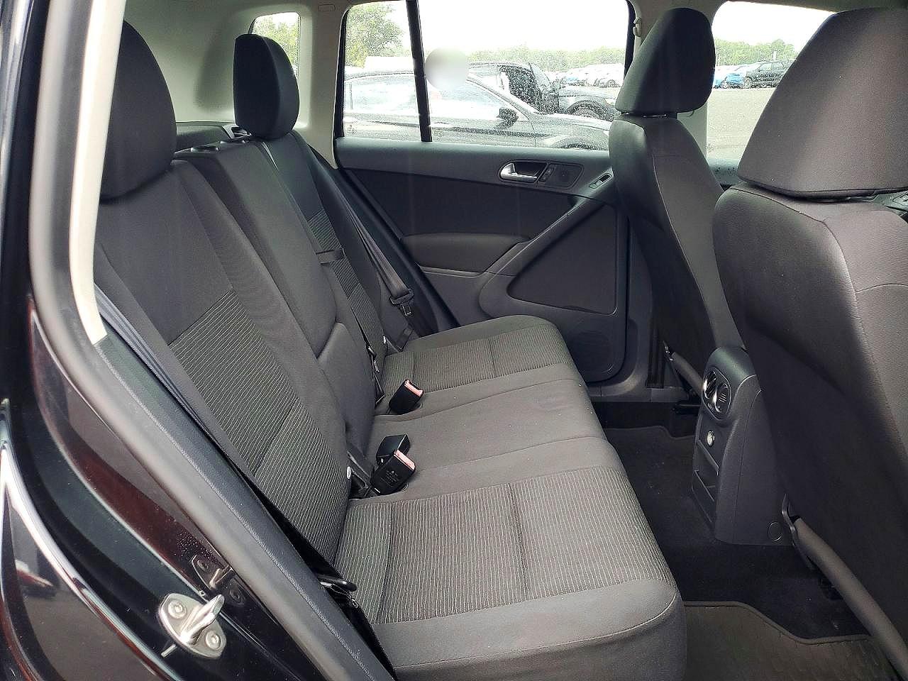 Volkswagen Tiguan S