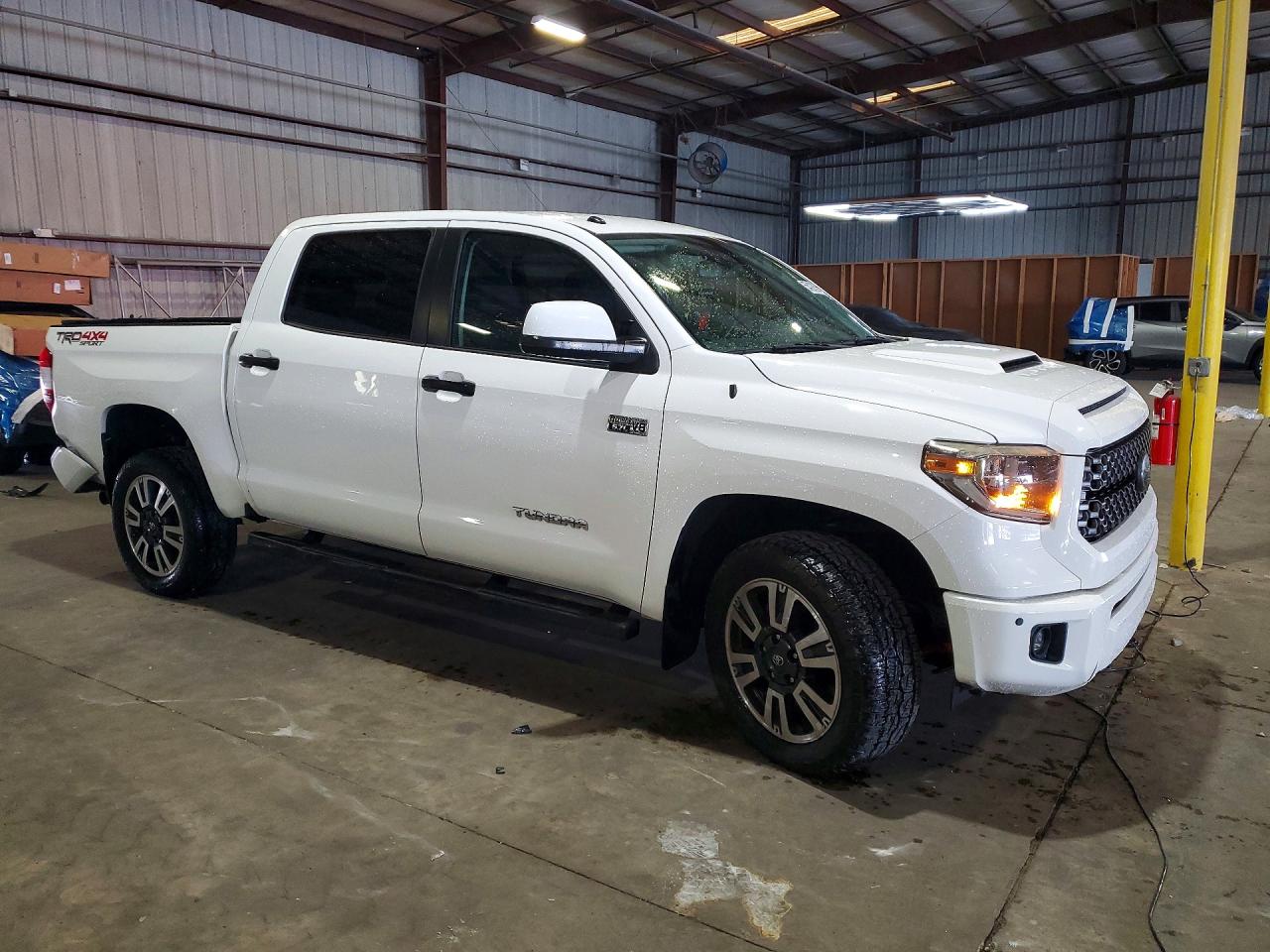 Toyota Tundra Crewmax Sr5
