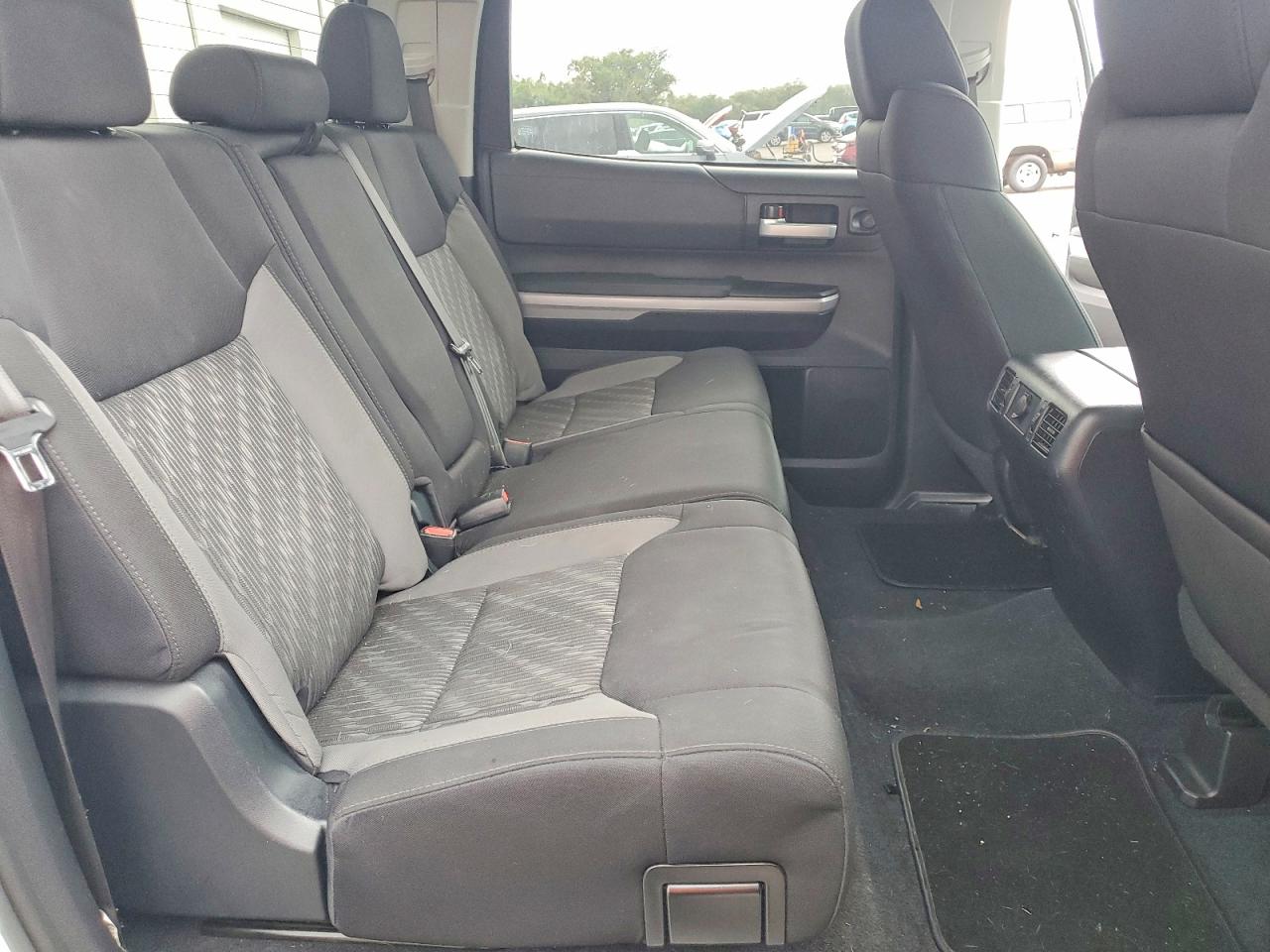 Toyota Tundra Crewmax Sr5