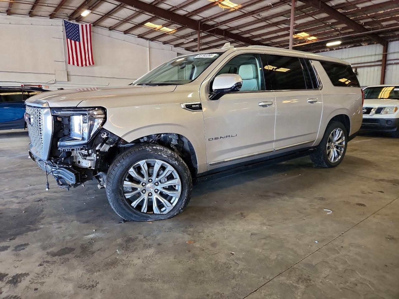 Salvage GMC Yukon Image
