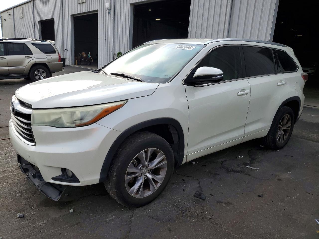 Salvage Toyota Highlander Image