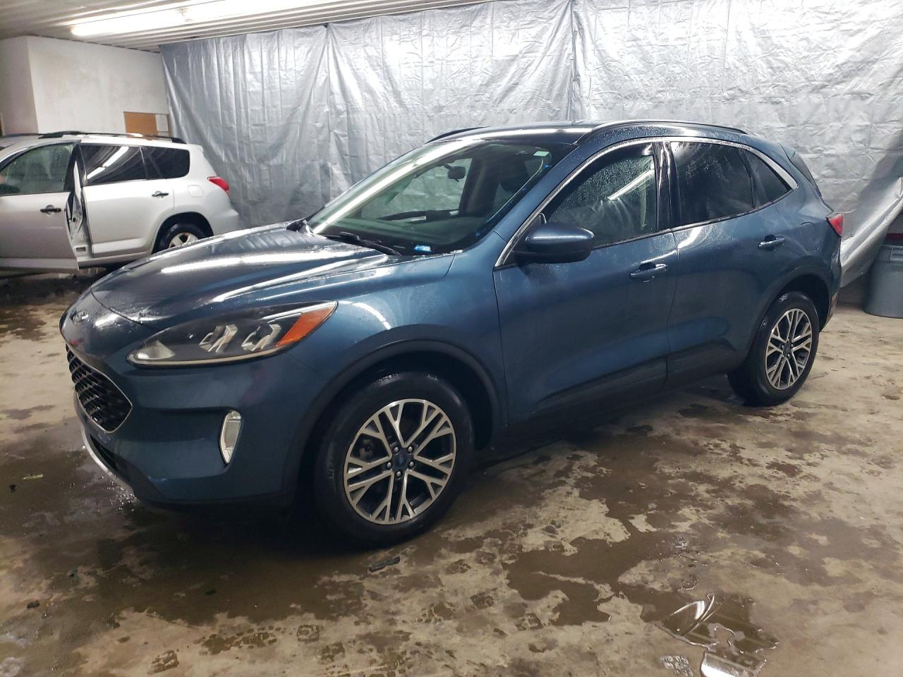 Salvage Ford Escape Image