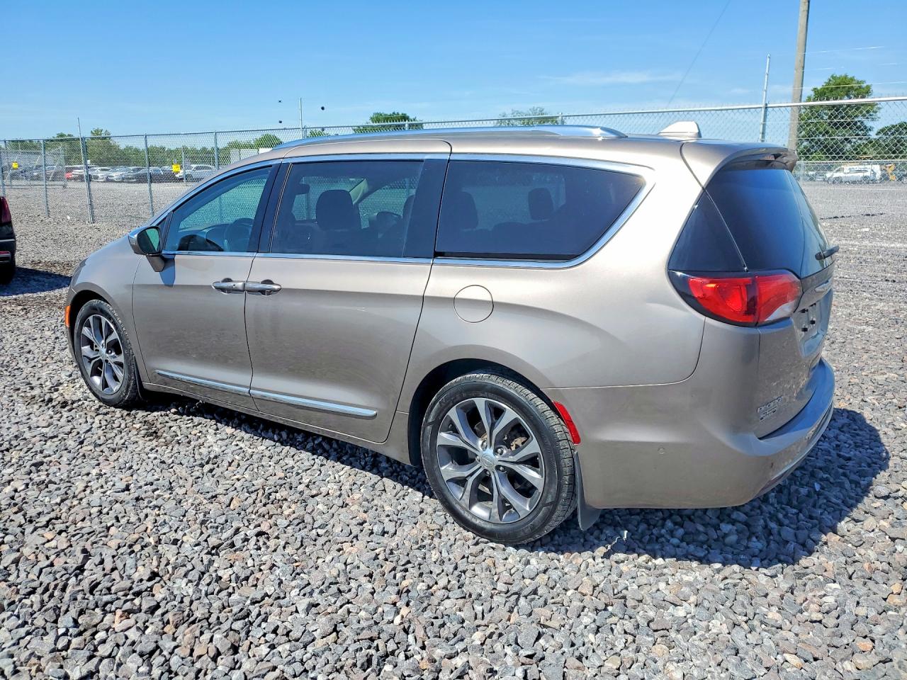 Chrysler Pacifica Limited