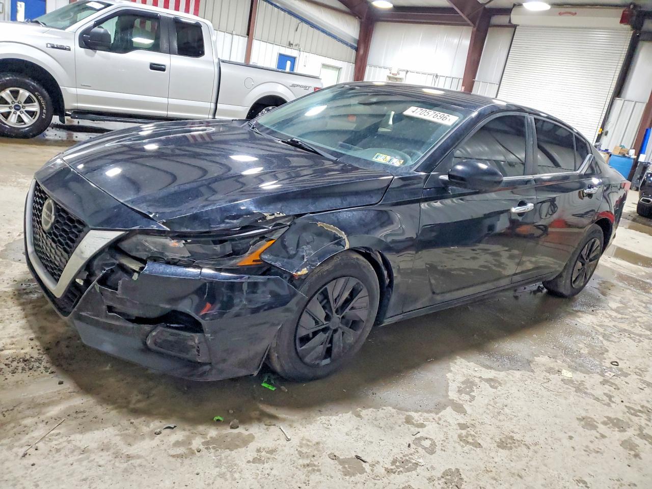 Salvage Nissan Altima Image
