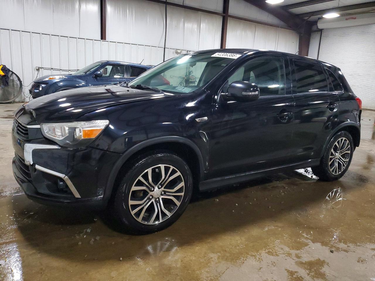 Salvage Mitsubishi Outlander Image