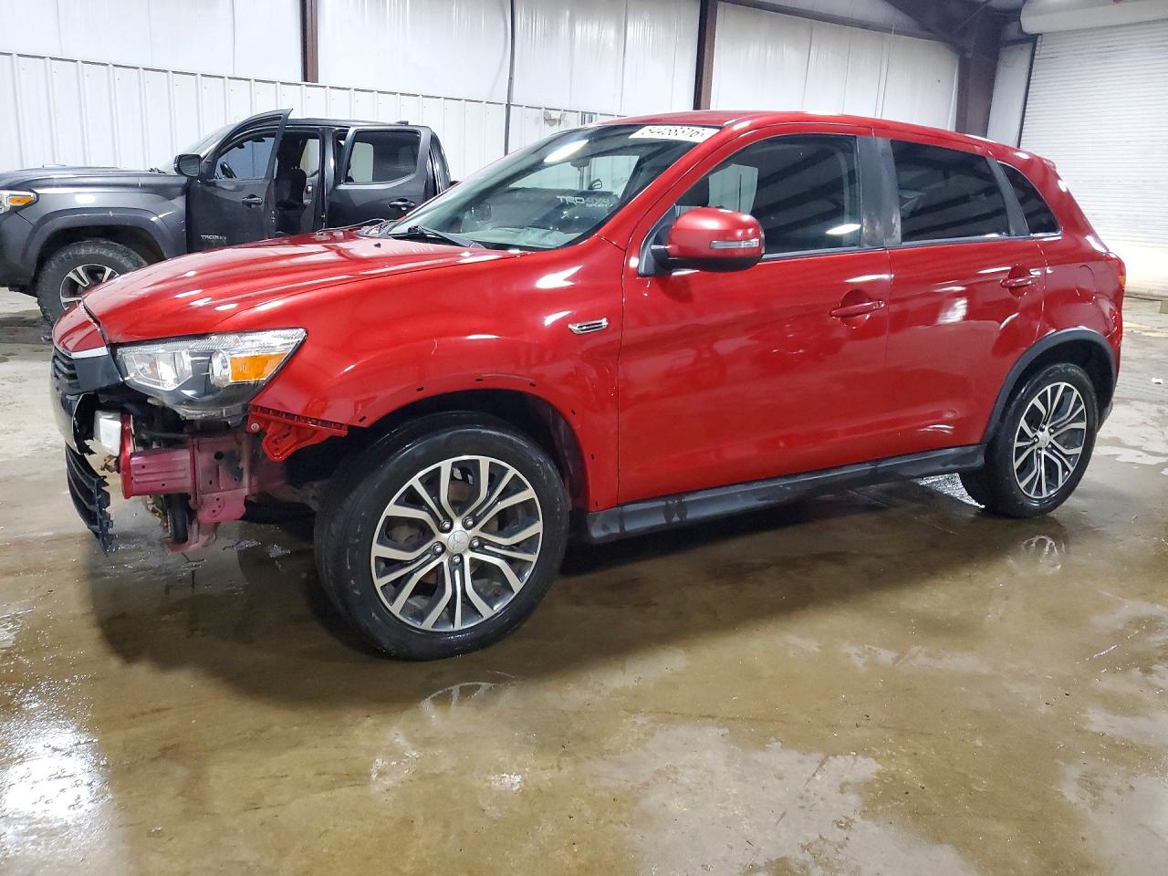 Salvage Mitsubishi Outlander Image