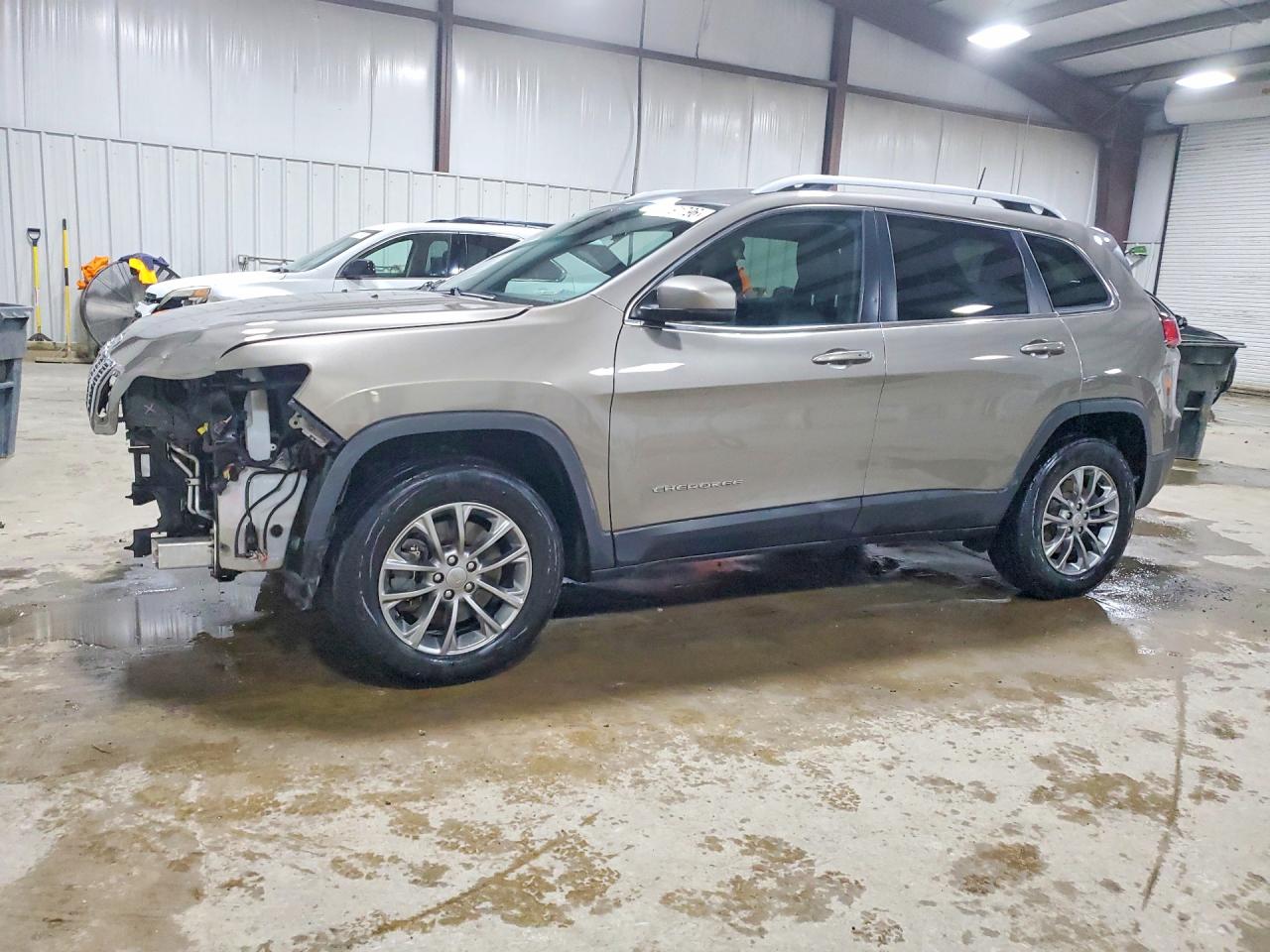 Salvage Jeep Cherokee Image