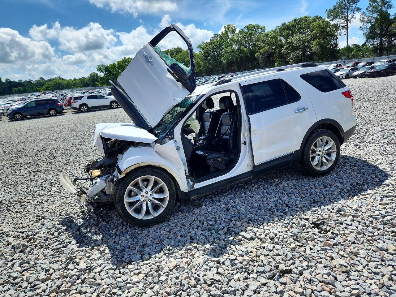 Salvage Ford Explorer Image